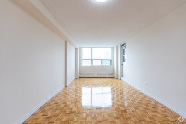 3 chambres, 2 salles de bain - 1150 pi2 - Salon - Humber Property Management (2667 & 2677)