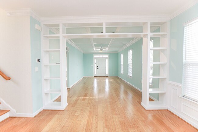 Foto del edificio - Beautiful Move-In Ready craftsman style home in Norfolk!