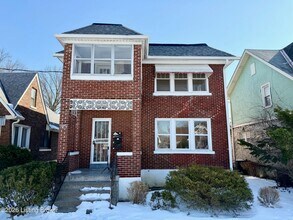 Building Photo - 729 S 39th St