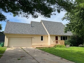Building Photo - 9613 Dennis Dr