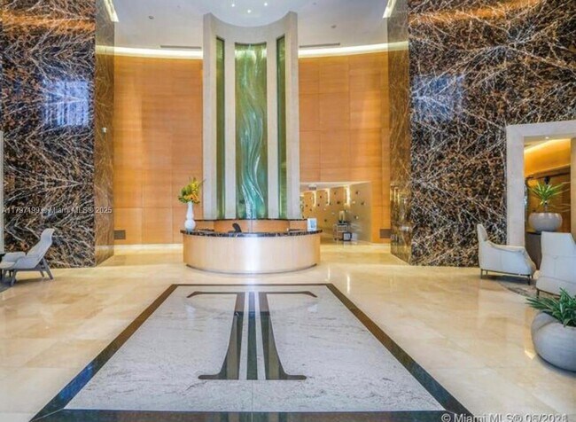 Foto del edificio - 16001 Collins Ave