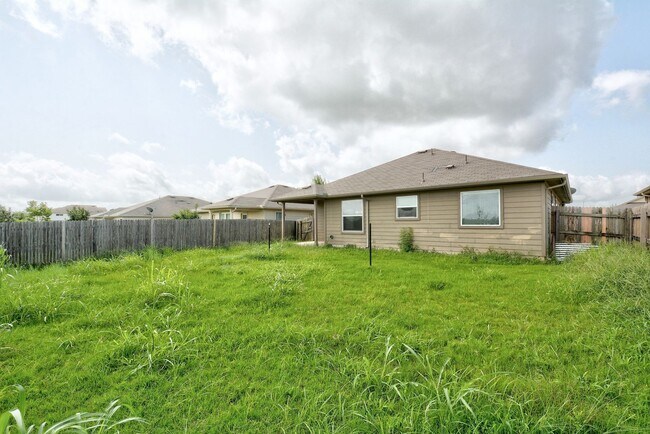Building Photo - 13324 Pine Needle St