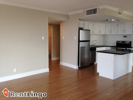 Foto del edificio - 10800 Clay Rd