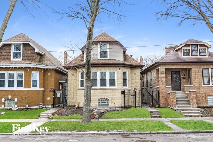 Primary Photo - 3042 N Lowell Ave