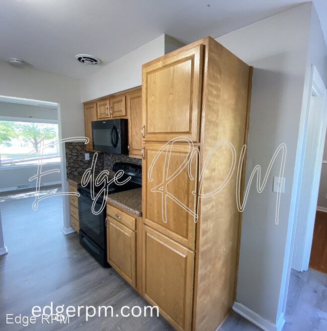 Foto del edificio - 4 br, 1 bath House - 1710 W 11th Street
