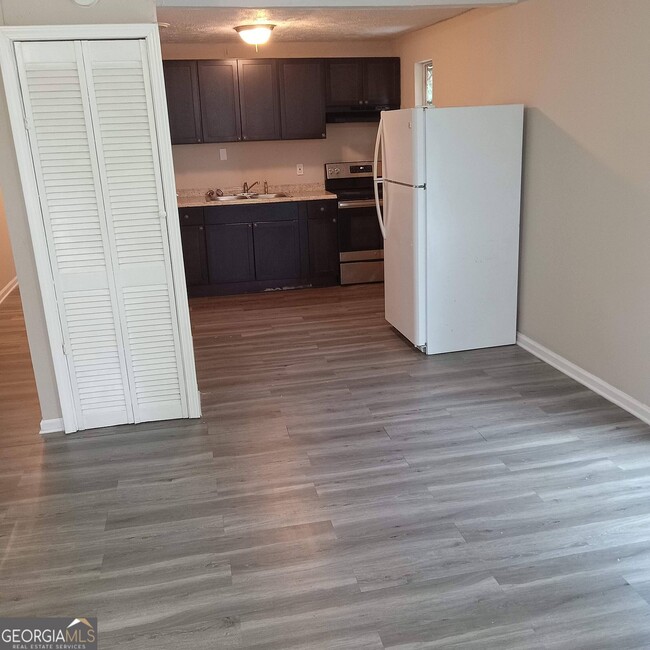 Building Photo - 2308 Boulevard Granada SW
