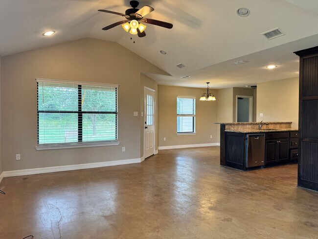 Foto del edificio - 15786 County Rd 472