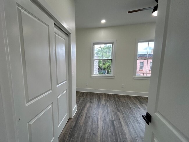 Building Photo - Modern Living Just Steps from Temple Unive...