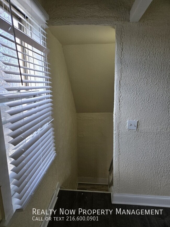 Foto del edificio - 2086 W 81st St