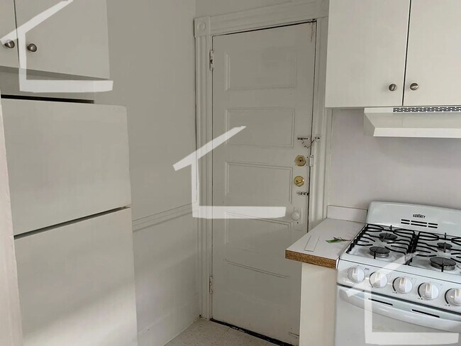Foto del edificio - Avl NOW - No Fee! Sunny 2BR near Porter, H...