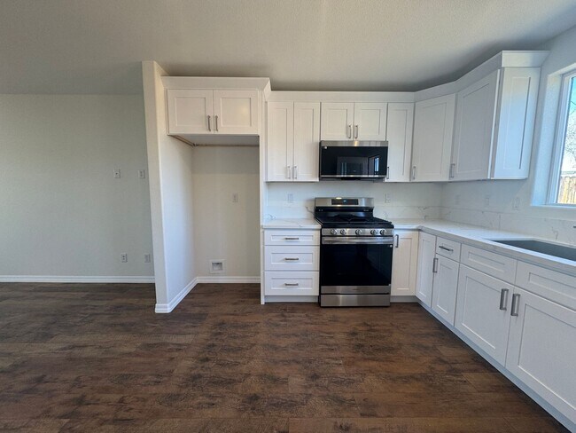 Foto del edificio - Brand New 2BR home with fenced yard
