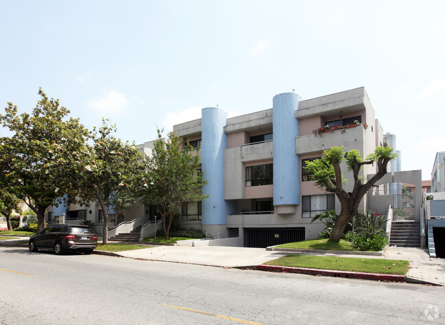 Foto principal - 550 West Stocker Street Apartments