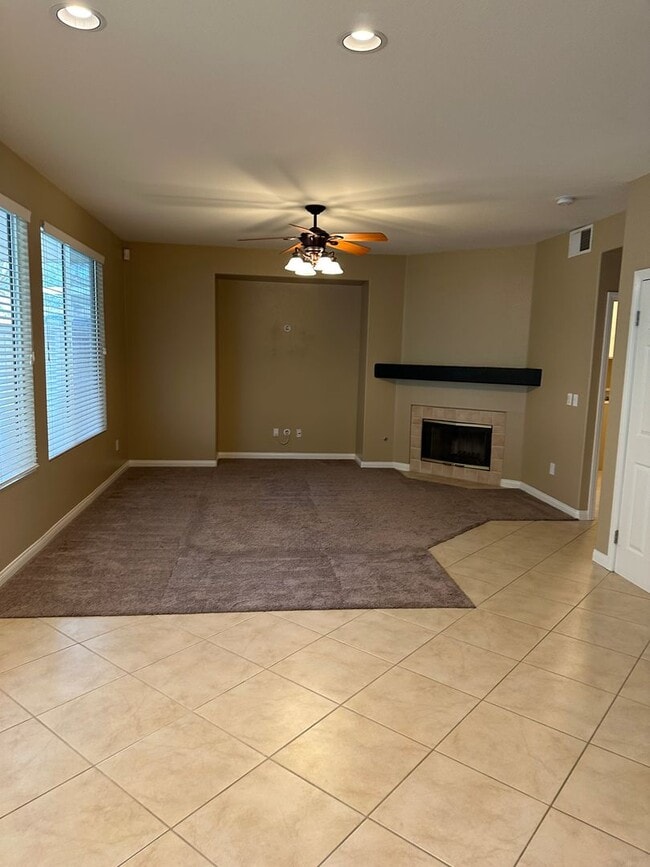 Building Photo - Two Story 3bed/2.25 bath home in Redhawk T...