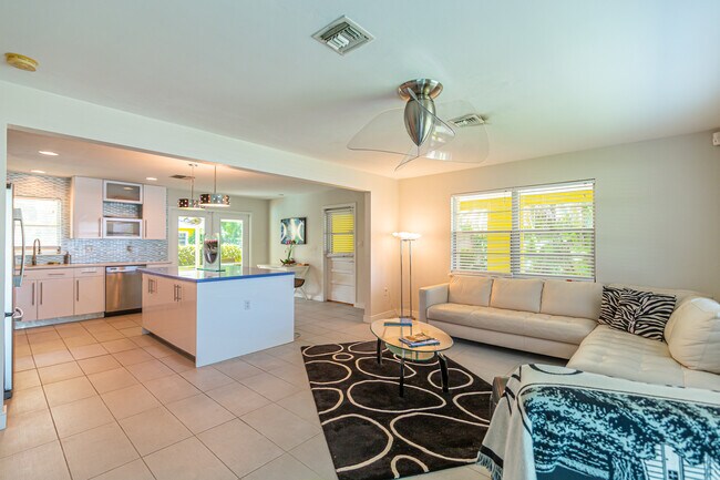 Foto del edificio - 810 95th Ave N
