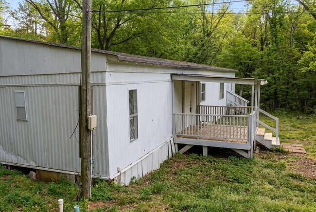 Foto del edificio - 122 Collins Rd