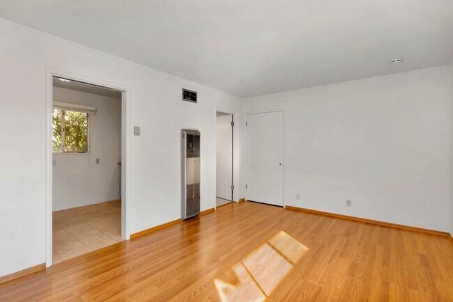 Building Photo - 2145 Santa Clara Ave