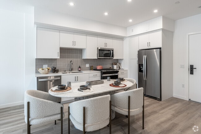 1BR, 1BA - 747SF - A3 - Kitchen - Aurum