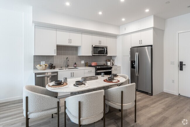 1BR, 1BA - 747SF - A3 - Kitchen - Aurum