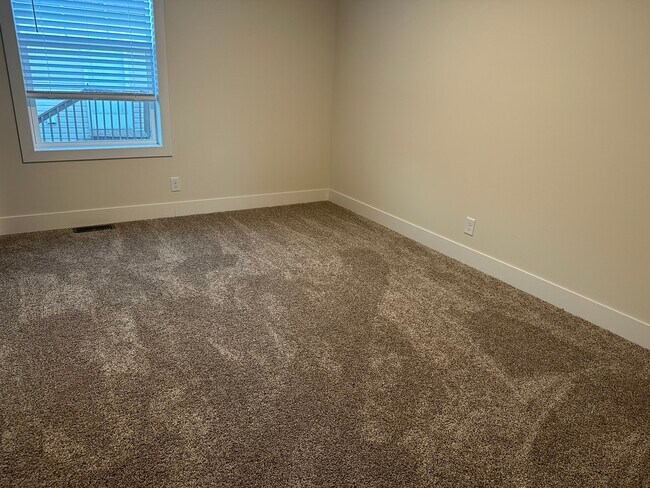 Building Photo - 443 Laurel Oak Ln