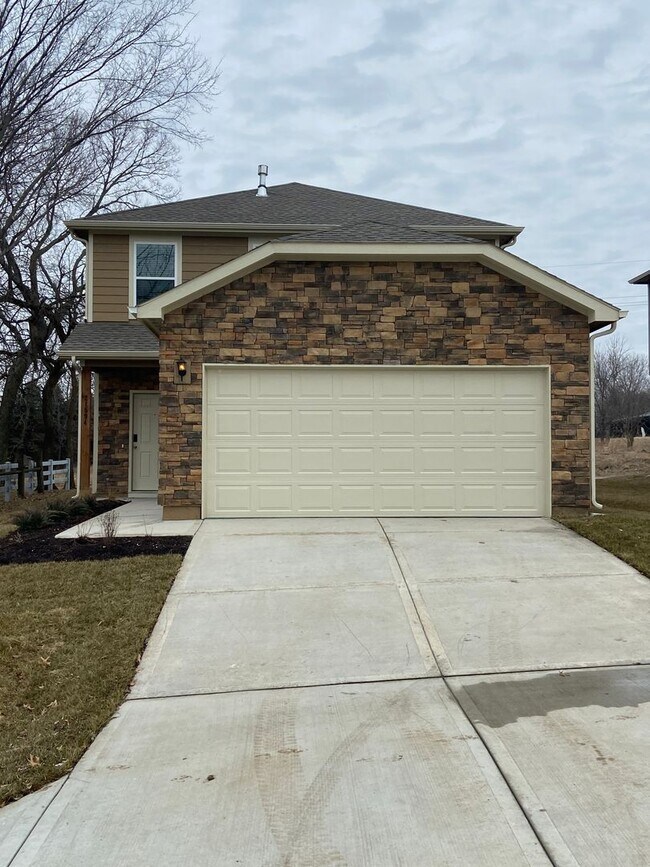 Foto del edificio - NOW PRELEASING!  Three Bedroom | Two and a Half Bath Home in Spring Hill