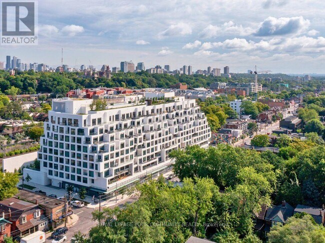 Photo du bâtiment - 280-280 Howland Ave