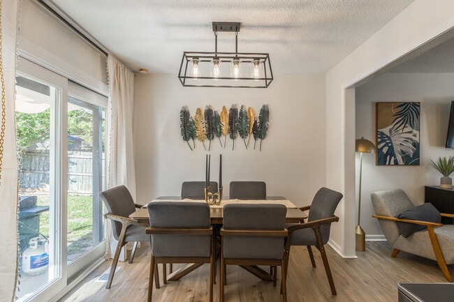 Building Photo - 7105 Chas Dr