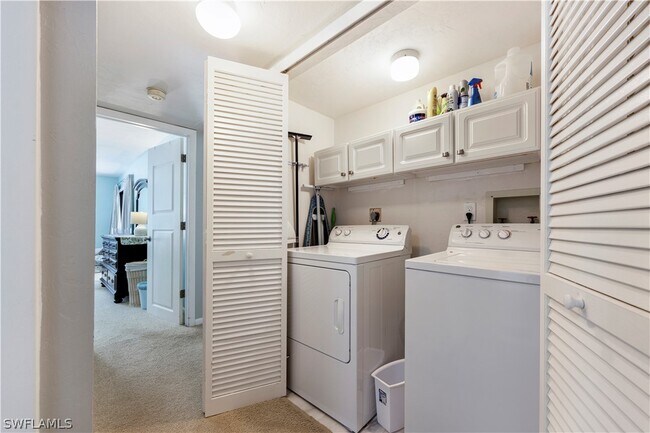 Foto del edificio - 6142 Whiskey Creek Dr