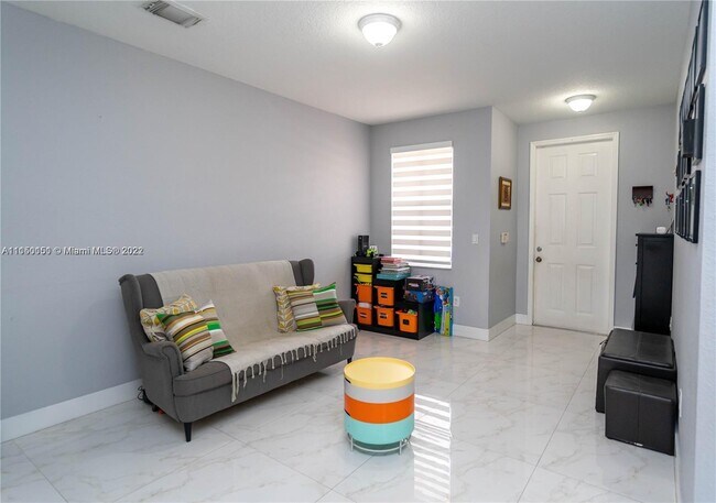 Foto del edificio - 8467 SW 166th Pl