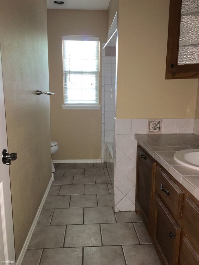 Building Photo - 3 br, 2 bath House - 213 Pinewood Circle
