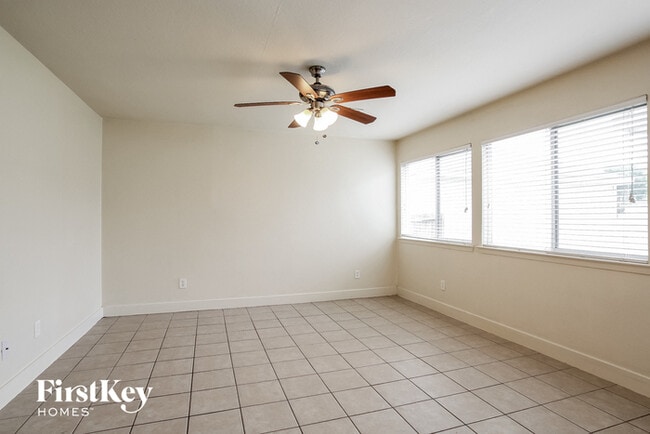 Building Photo - 20830 Settlers Lake Cir N
