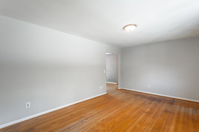 Building Photo - Adorable 3 bedroom, 1 bath home in Chattan...
