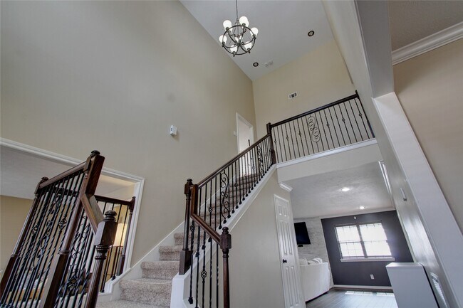 Building Photo - 6002 Thom Rd