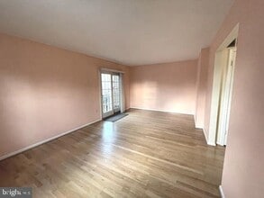 Building Photo - 2455 N Stevens St