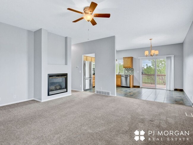 Building Photo - Charming 3 bedroom, 2 bathroom Duplex with...