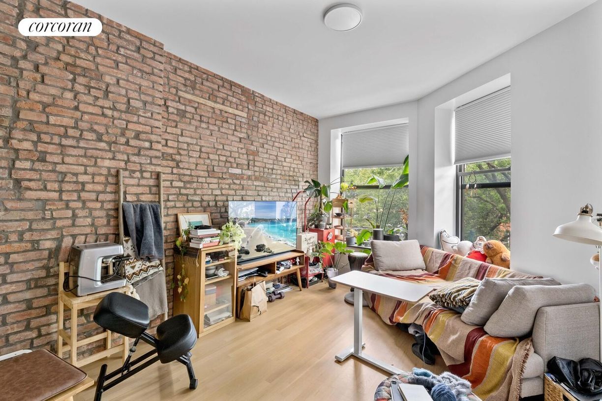 Foto principal - 594 MacDonough St