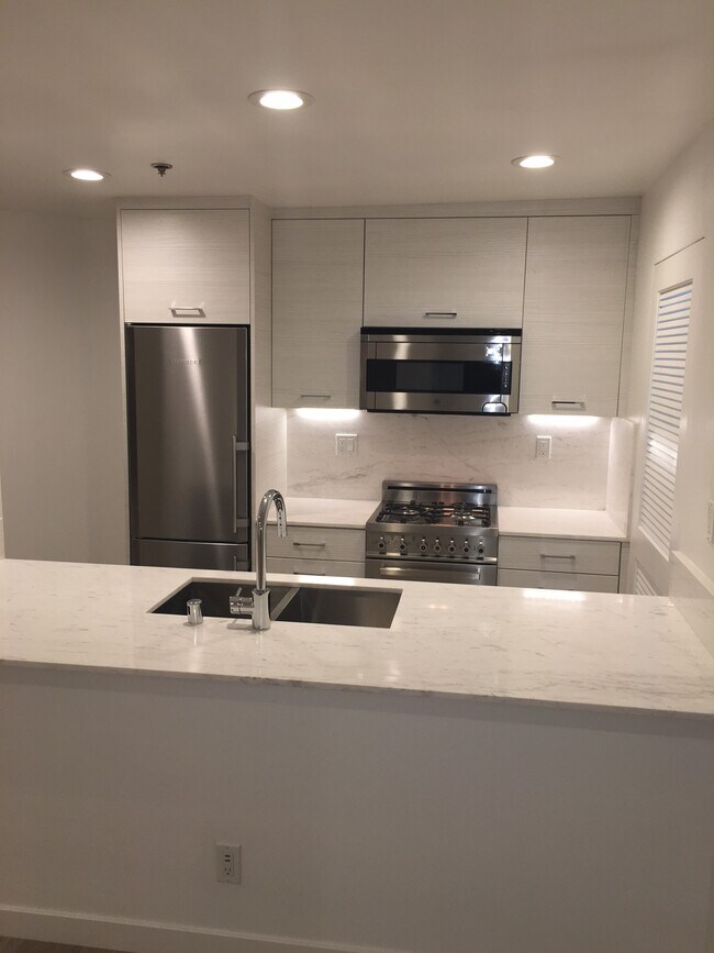 Foto del edificio - 8600 Burton Way