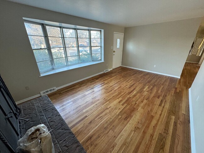 Building Photo - Spacious Ranch Style Home in Aurora