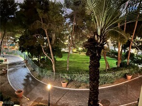 Building Photo - 230 E Flamingo Rd