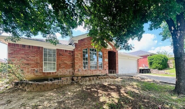 Building Photo - 605 Douglas Dr