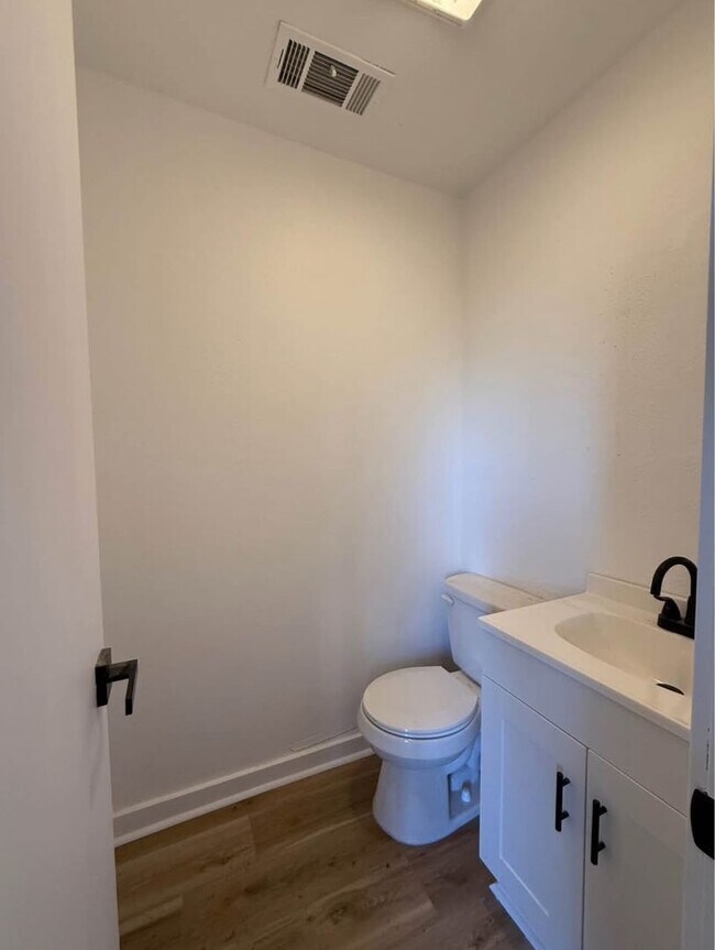 Building Photo - Charming Fully Remodeled 3-Bedroom, 1.5-Bathroom Home in Bryant – Modern Finishes and Large Yard!