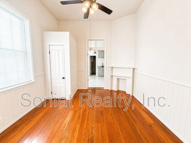 Building Photo - 2508-10 Freret St.