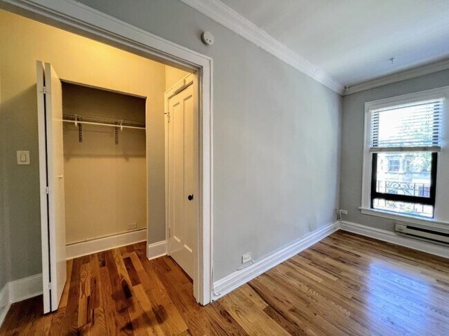 Building Photo - 1 bedroom in CHICAGO IL 60640