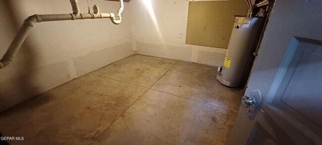 Building Photo - 4108 Pershing Dr