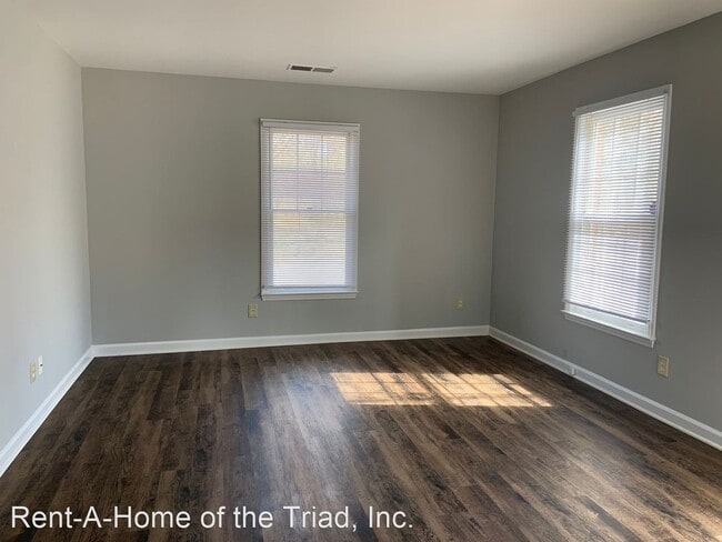 Building Photo - 2 br, 1 bath House - 2900 Twin Lakes Drive