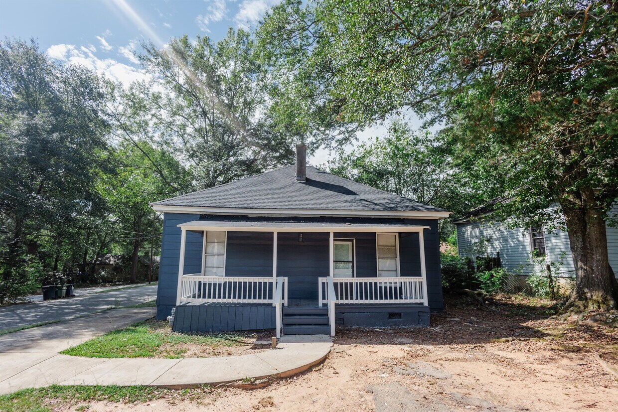 1002 W Broad St, Griffin, GA 30223 House Rental in Griffin, GA