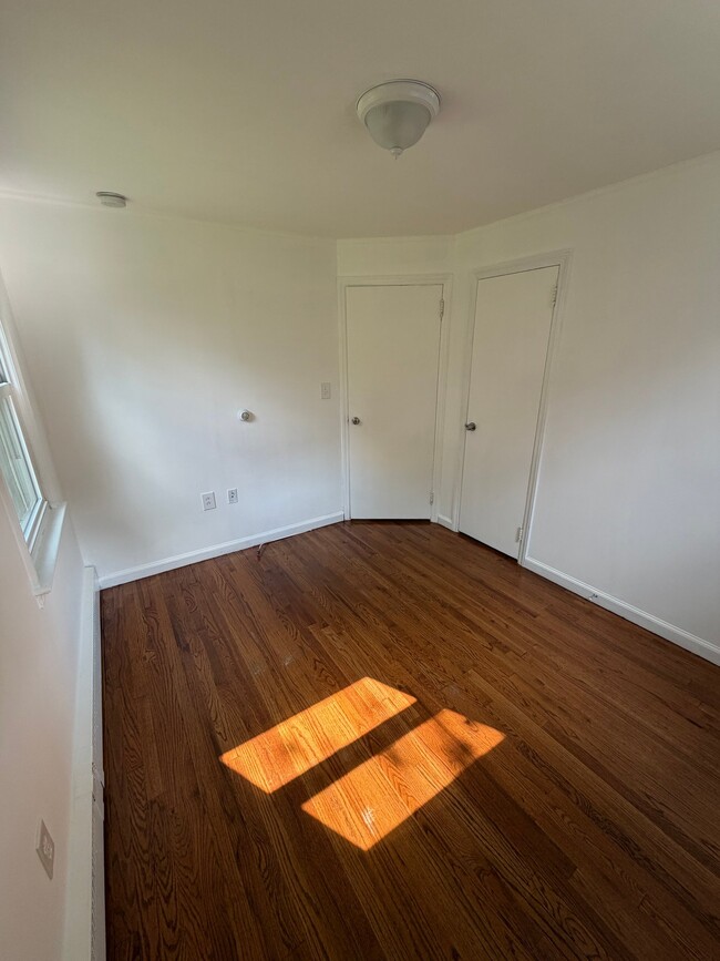 Building Photo - 98 Craske St