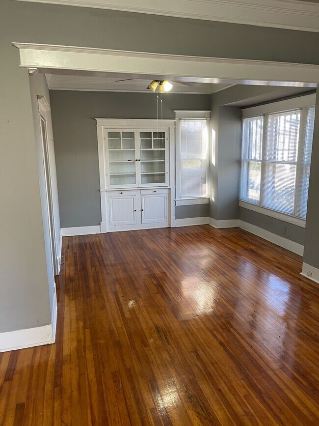 Building Photo - Charming 2br/1ba