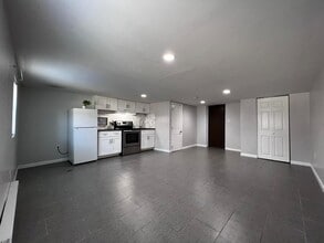 Building Photo - 6242 Mulberry St