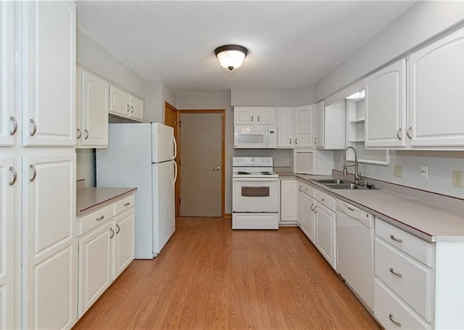Building Photo - 613 Roberta Ct