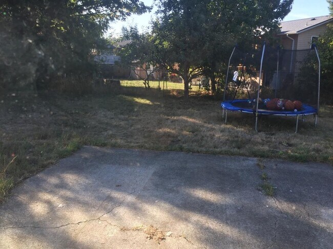 Building Photo - 2308 Maple Ln
